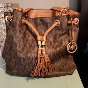 Michael Kors Marina Shoulder Drawstring bag